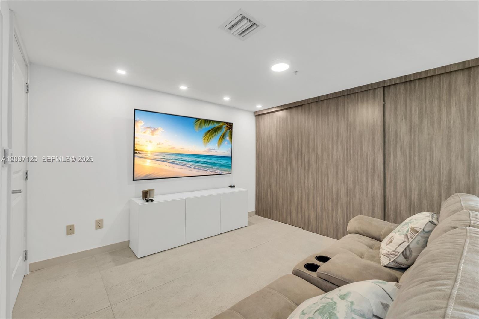 400 Sunny Isles Boulevard 916, Sunny Isles Beach, FL 33160 photo 11