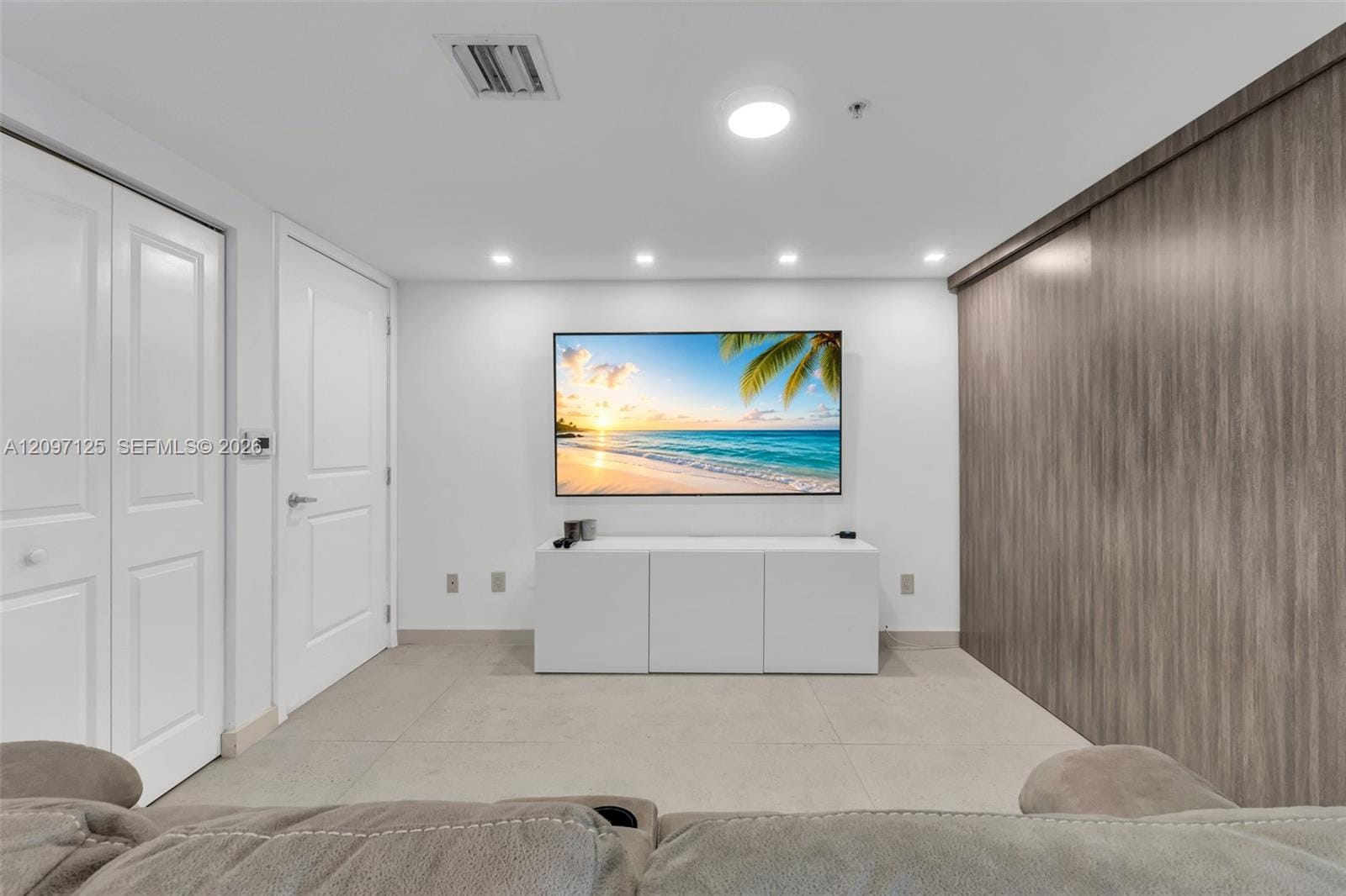 400 Sunny Isles Boulevard 916, Sunny Isles Beach, FL 33160 photo 12