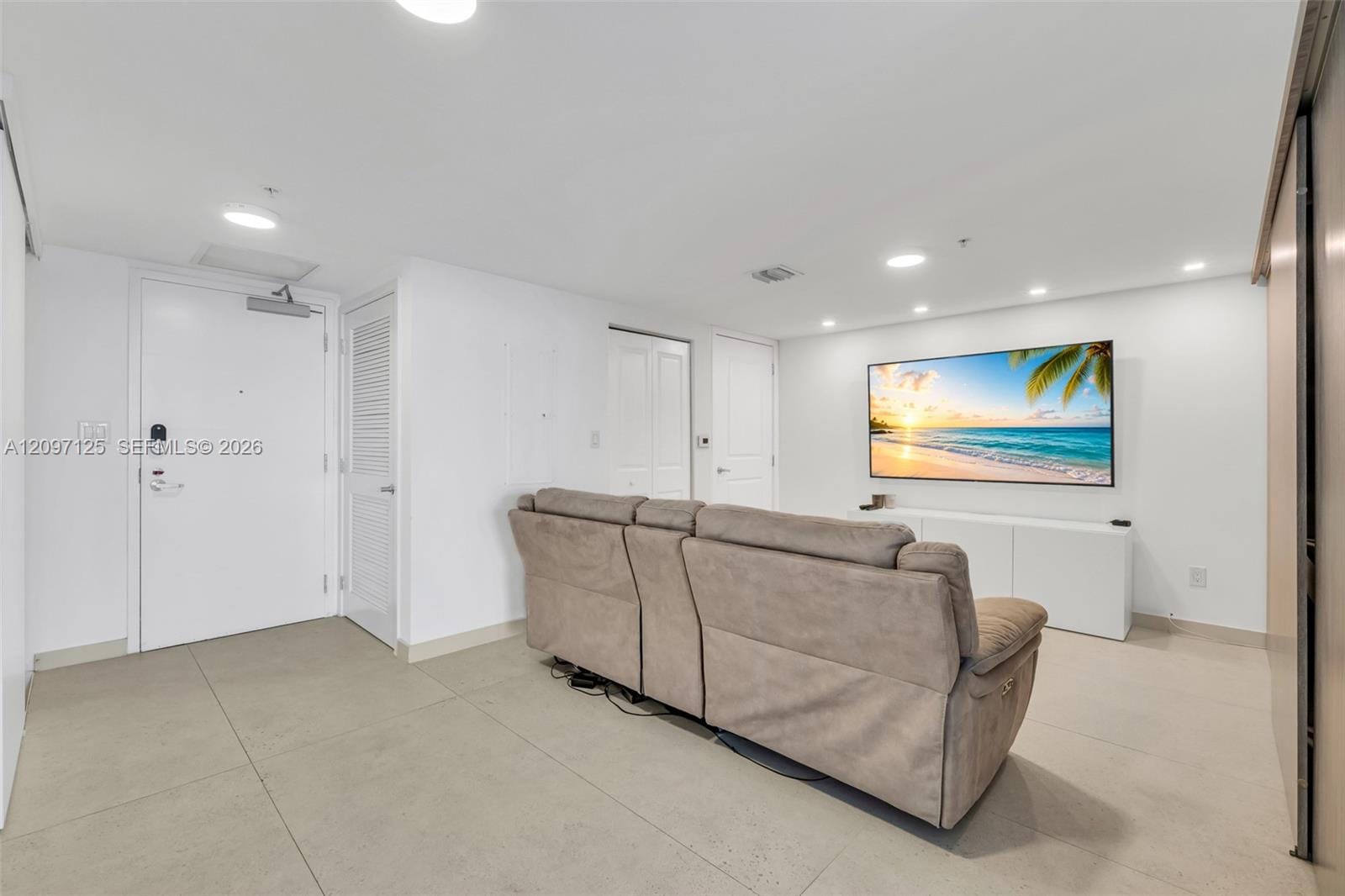 400 Sunny Isles Boulevard 916, Sunny Isles Beach, FL 33160 photo 14