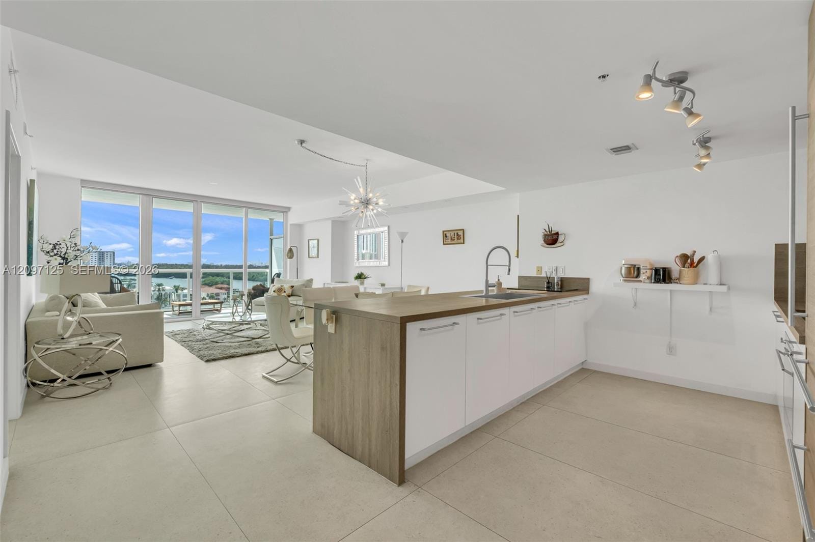 400 Sunny Isles Boulevard 916, Sunny Isles Beach, FL 33160 photo 16