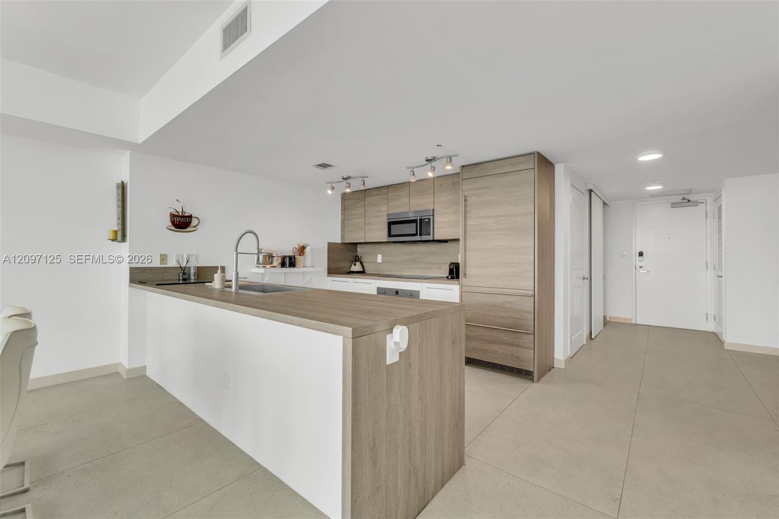 400 Sunny Isles Boulevard 916, Sunny Isles Beach, FL 33160 photo 17