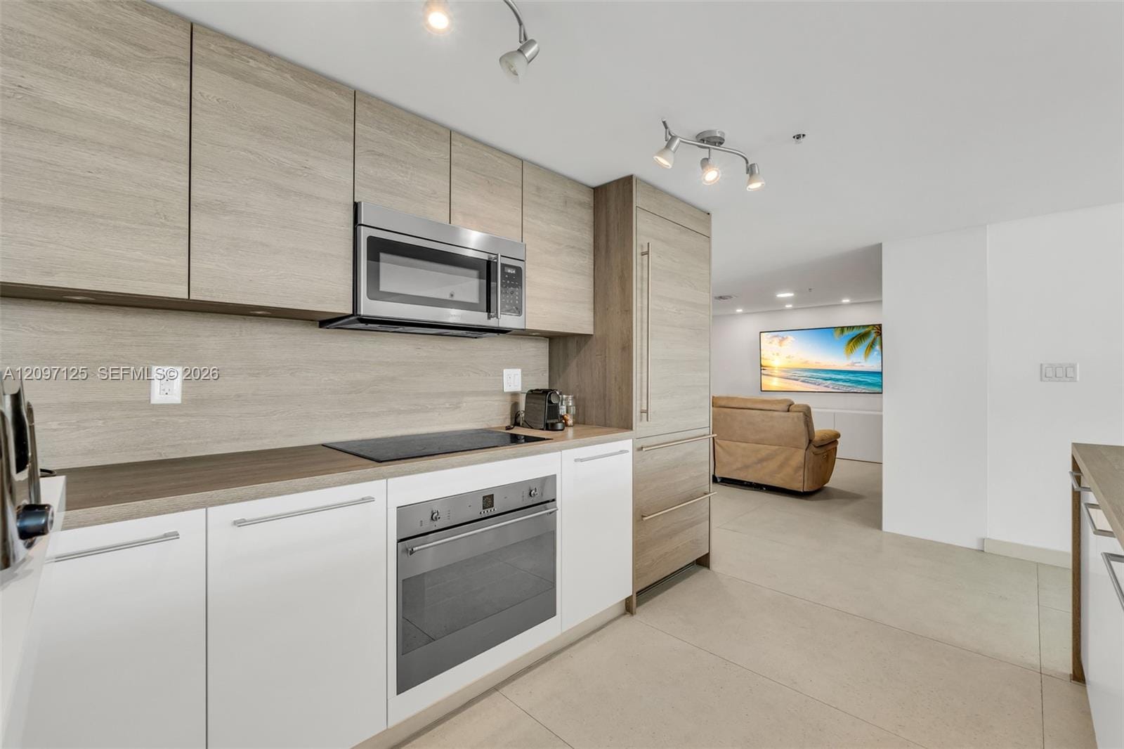 400 Sunny Isles Boulevard 916, Sunny Isles Beach, FL 33160 photo 21
