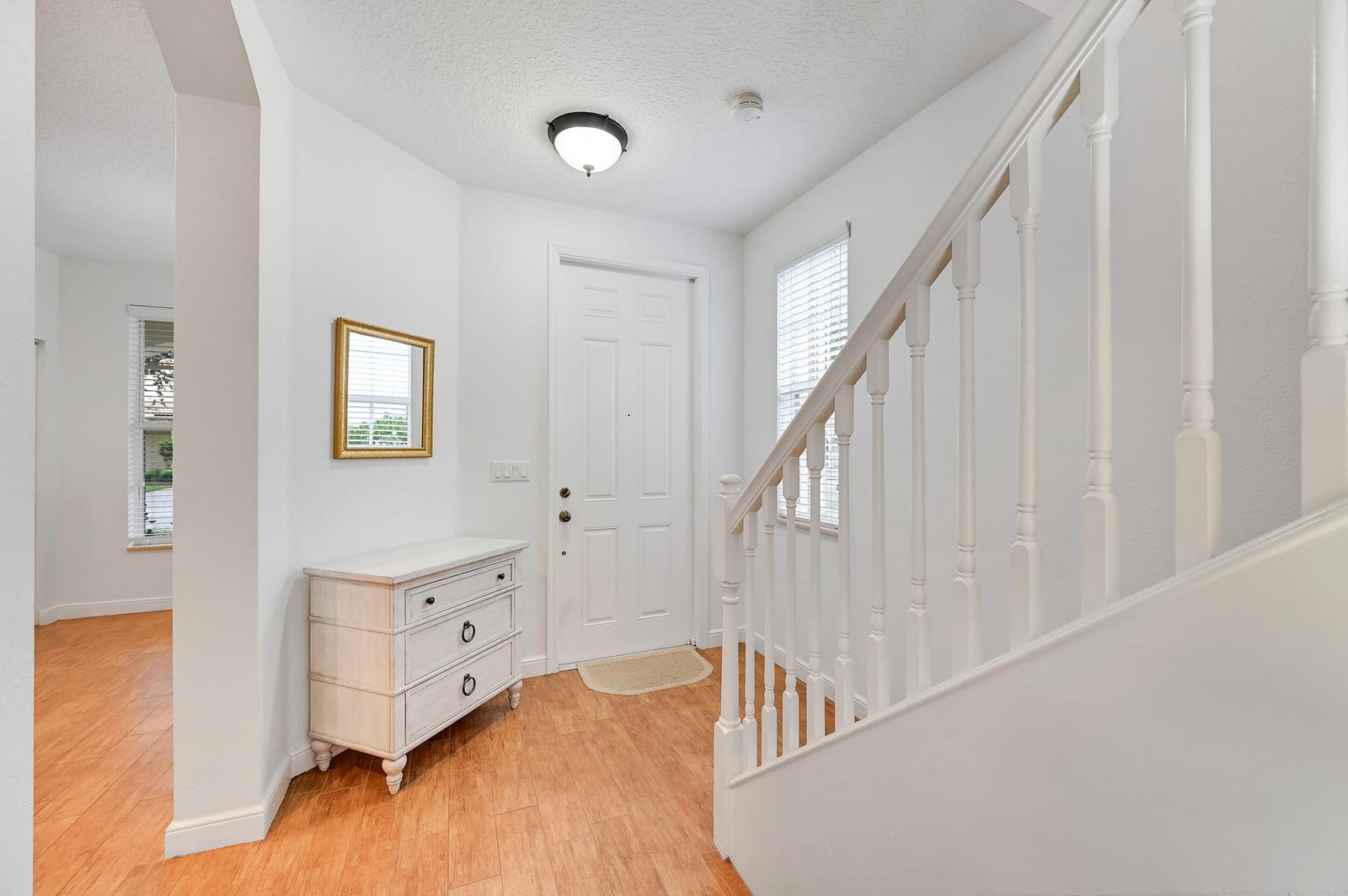 654 CASTLE Drive — photo 2