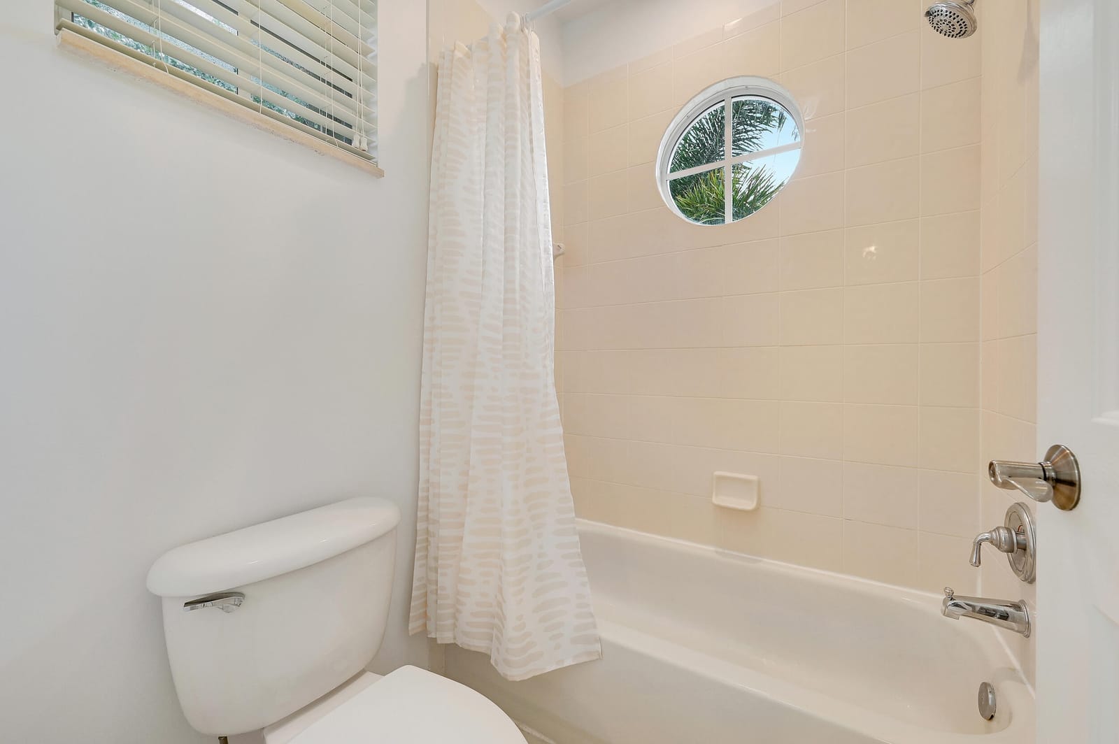 654 CASTLE Drive, Palm Beach Gardens, FL 33410 photo 13