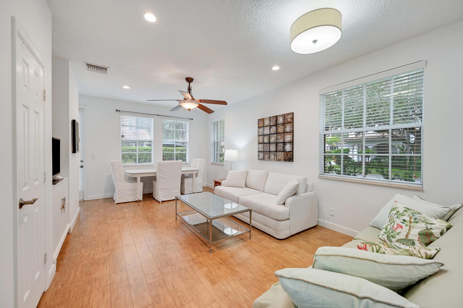 654 CASTLE Drive — photo 3