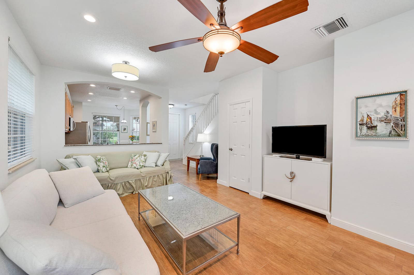 654 CASTLE Drive — photo 5
