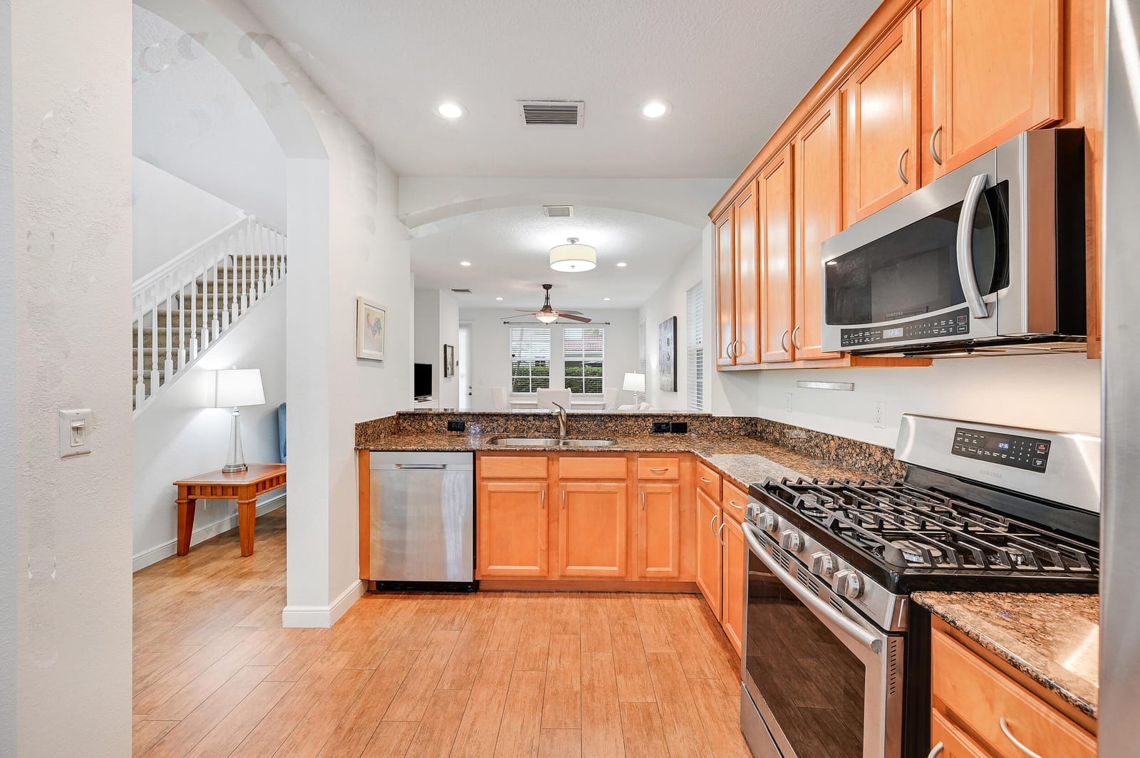 654 CASTLE Drive — photo 8