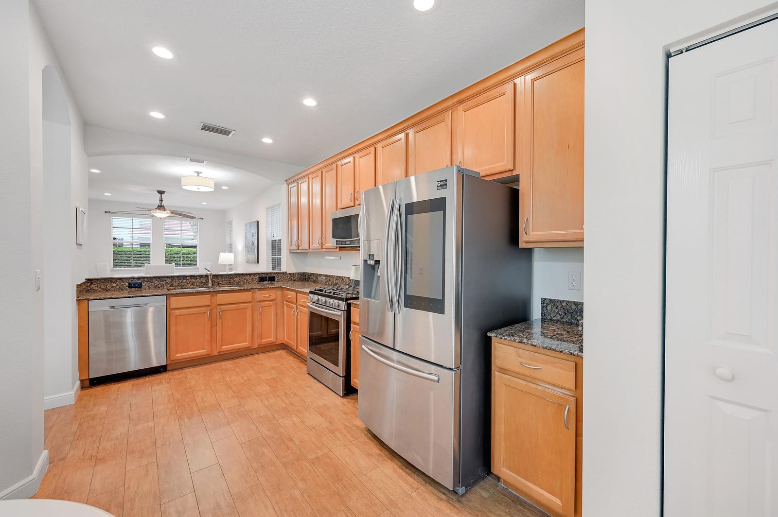 654 CASTLE Drive — photo 9