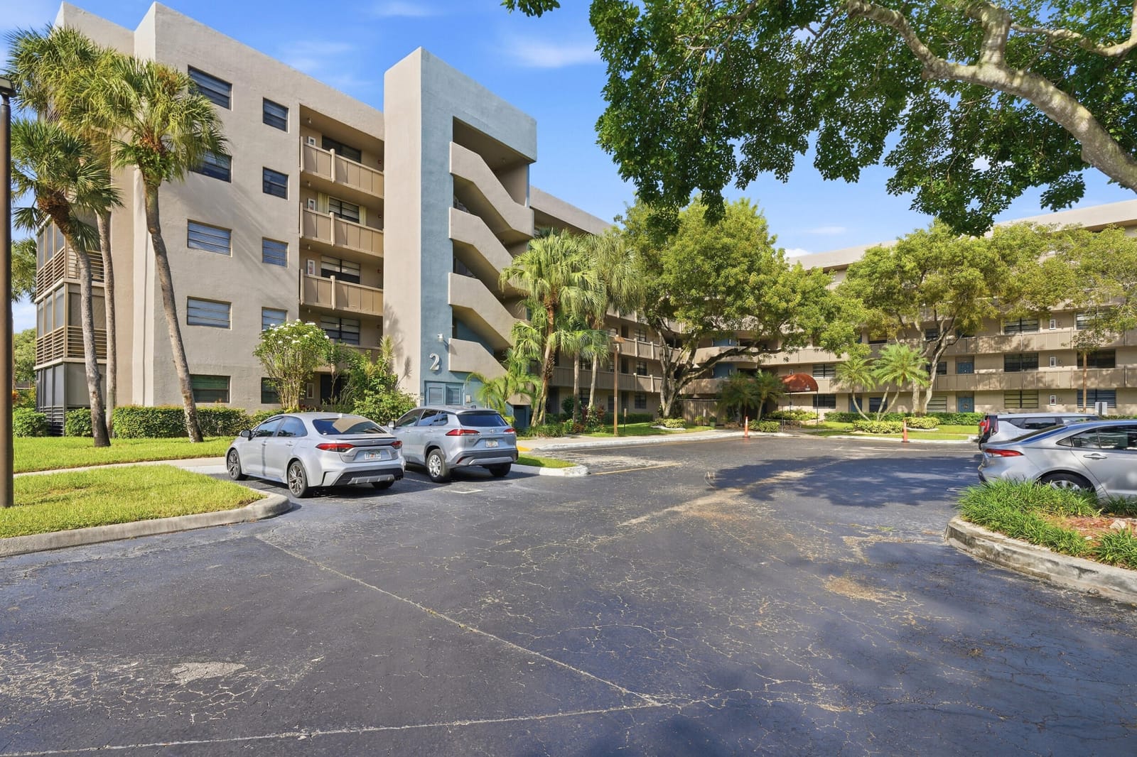 1000 Colony Point Circle 110 — photo 2