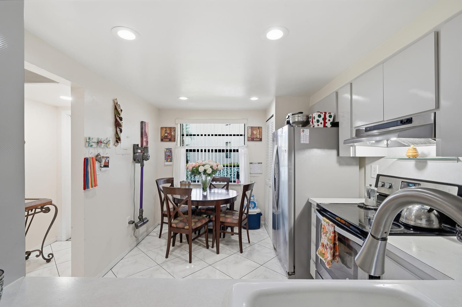 1000 Colony Point Circle 110, Pembroke Pines, FL 33026 photo 14