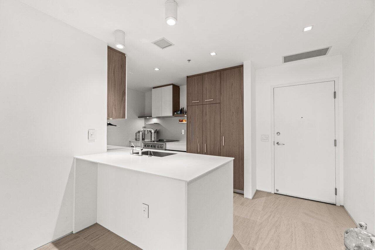 300 S AUSTRALIAN Avenue 1104 — photo 2