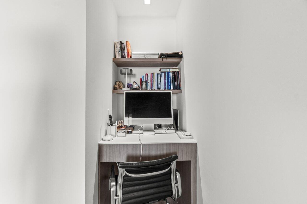 300 S AUSTRALIAN Avenue 1104 — photo 12