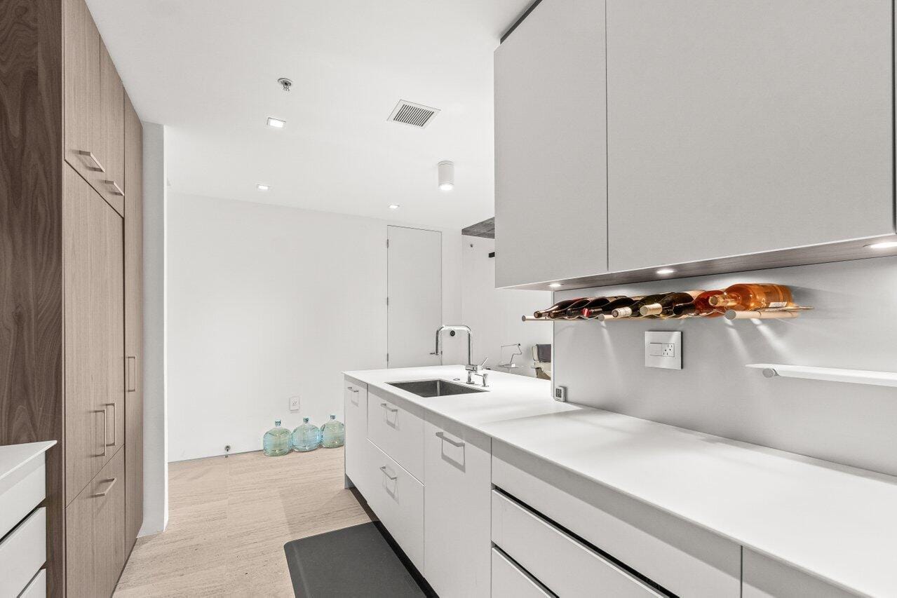 300 S AUSTRALIAN Avenue 1104 — photo 5