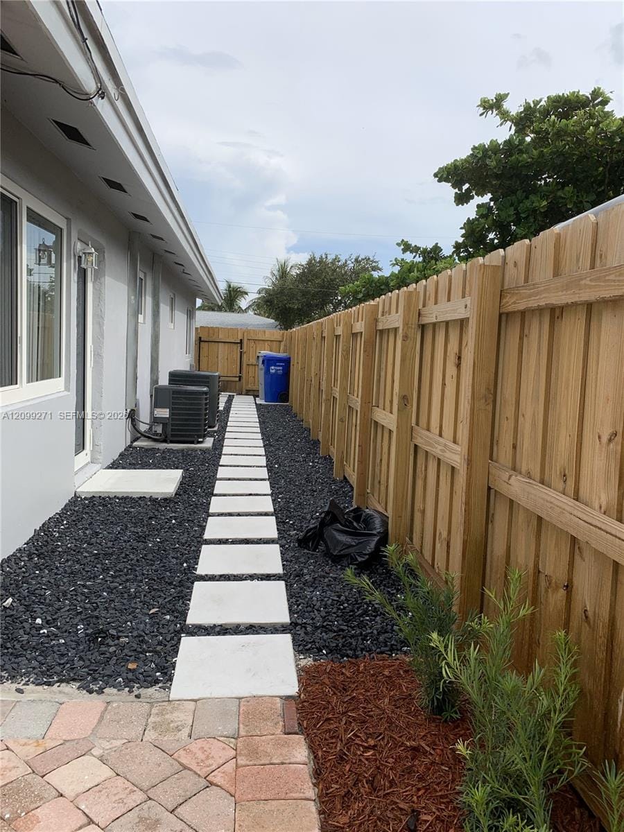 2561 NE 10th Court 2561, Pompano Beach, FL 33062 photo 15