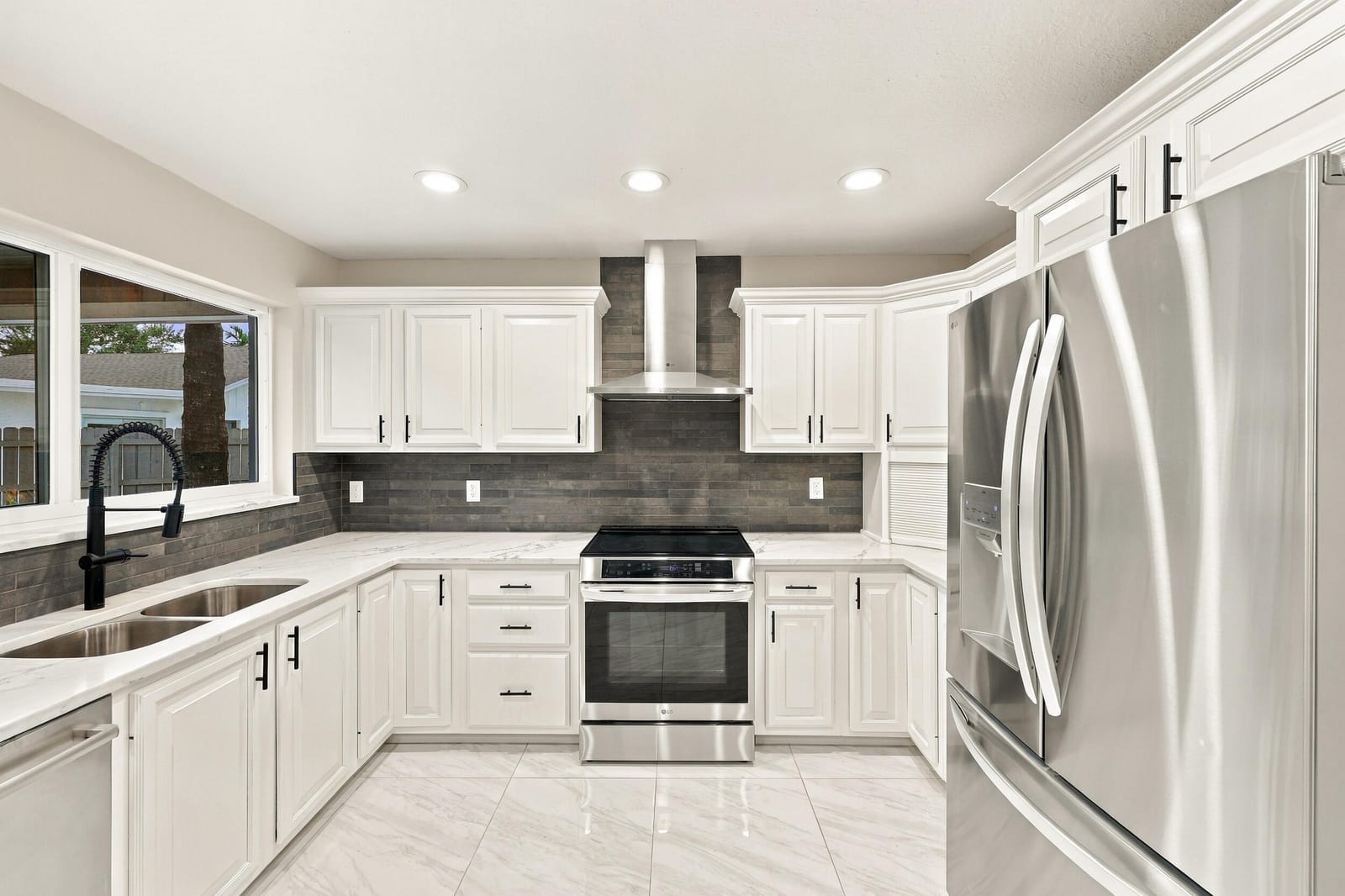 3590 Lakeview Drive — photo 11