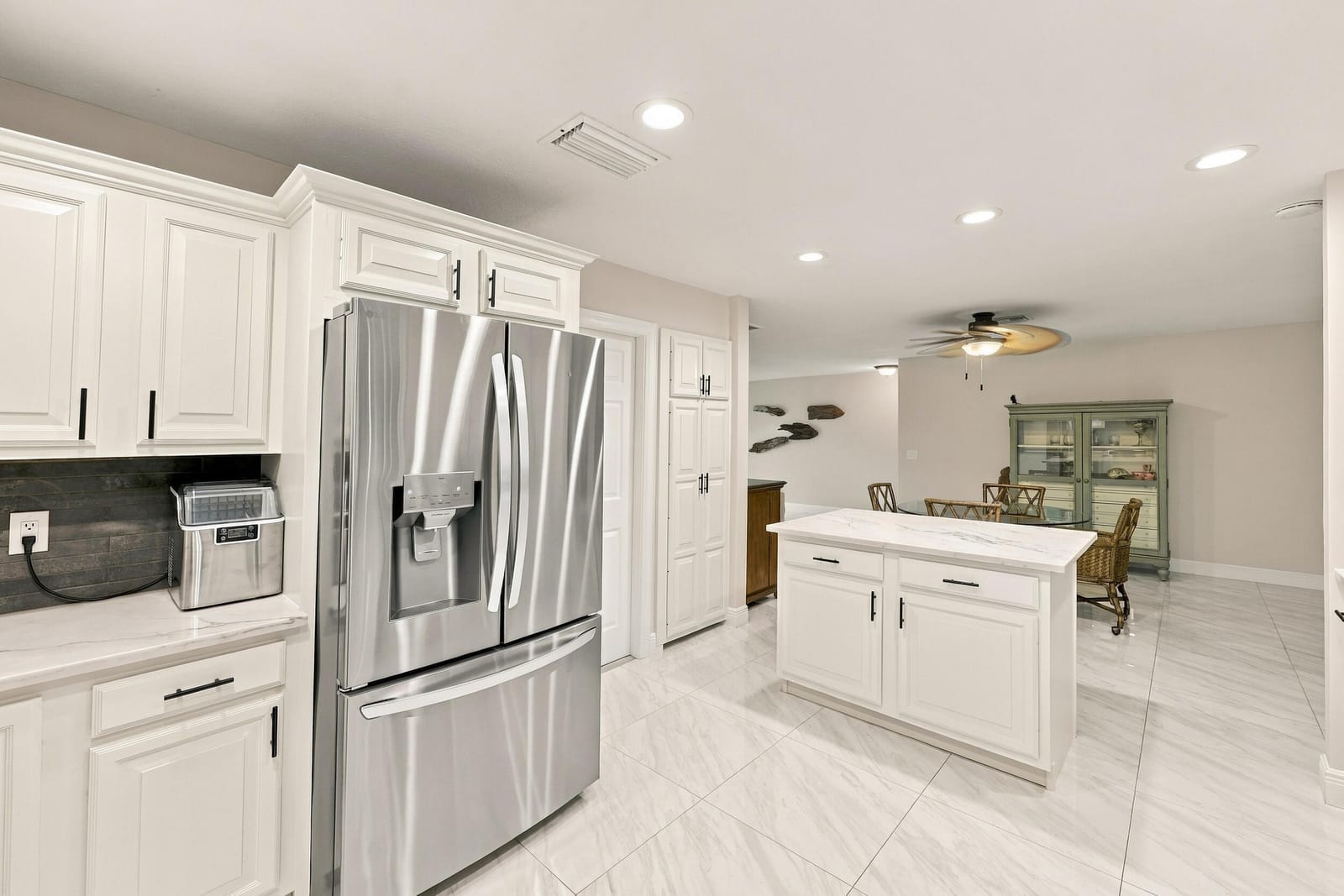 3590 Lakeview Drive, Delray Beach, FL 33445 photo 13