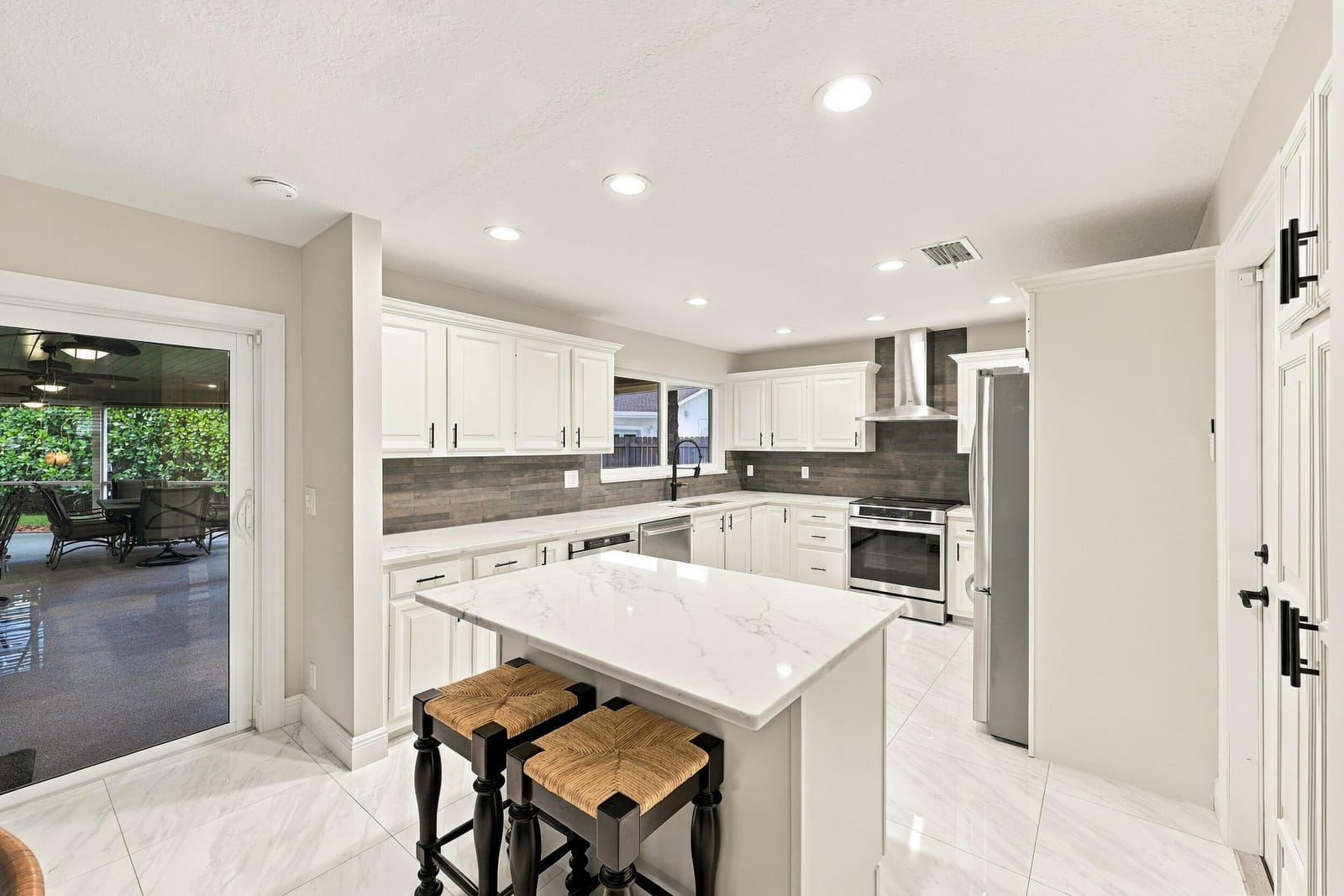 3590 Lakeview Drive — photo 8