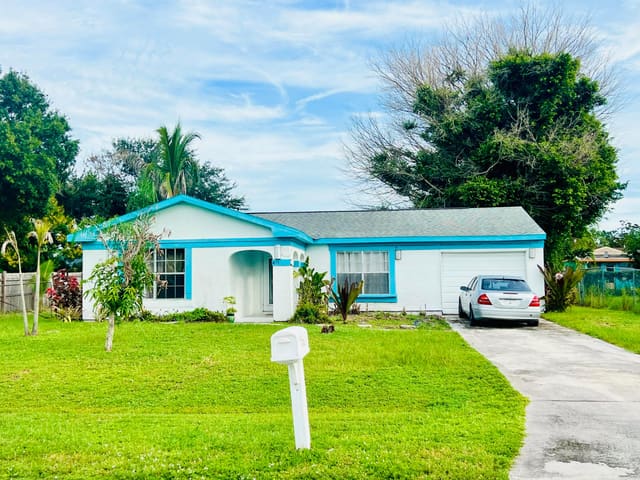 1475 SE Grapeland Avenue, Port St. Lucie, FL 34952