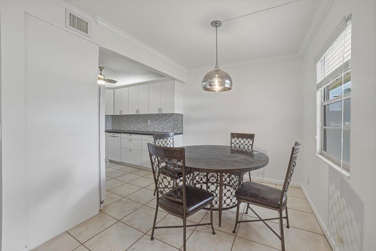 1018 NEWCASTLE A A — photo 11