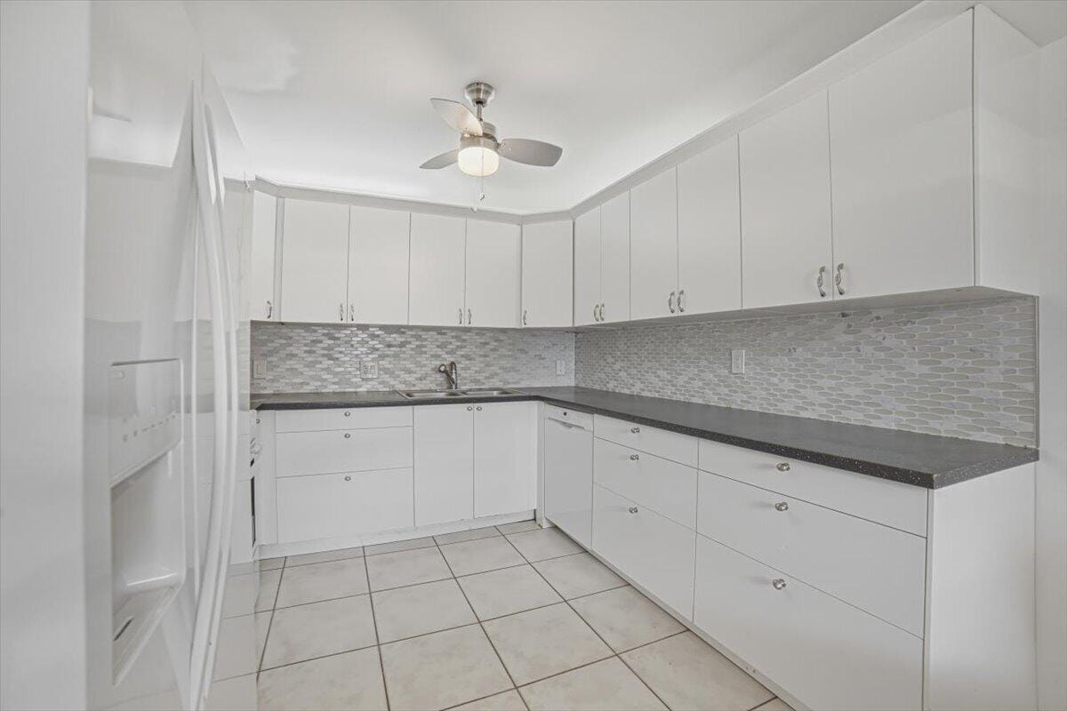 1018 NEWCASTLE A A — photo 12