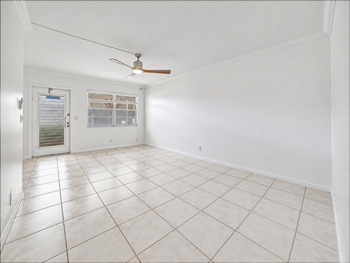 1018 NEWCASTLE A A — photo 10
