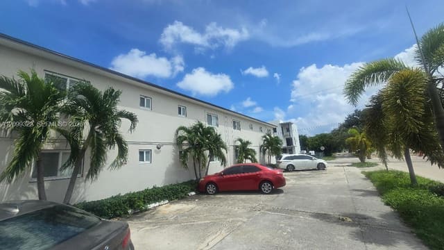 1400 N 17th Avenue 5, Hollywood, FL 33020