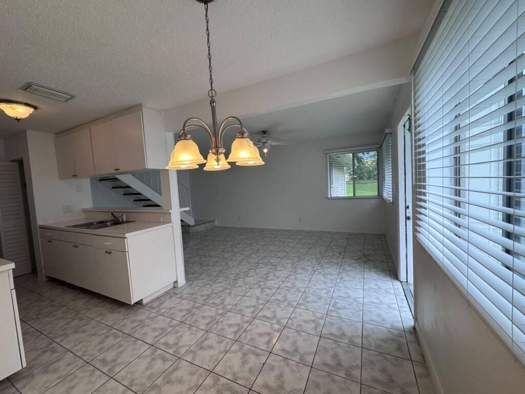 208 E TIFFANY Drive 2, Mangonia Park, FL 33407 photo 3