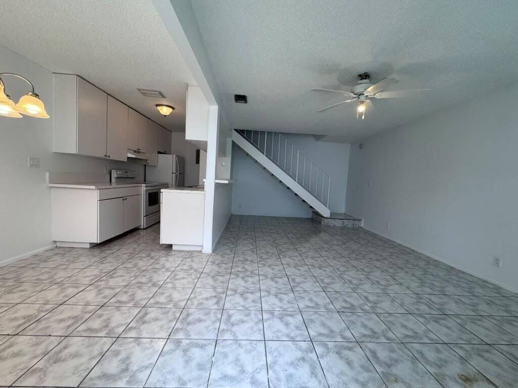 208 E TIFFANY Drive 2, Mangonia Park, FL 33407 photo 5