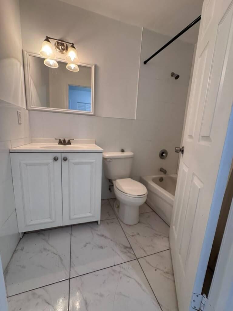 208 E TIFFANY Drive 2, Mangonia Park, FL 33407 photo 8