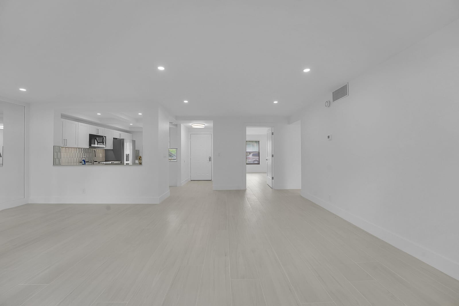 3373 LUCERNE PARK Drive — photo 5