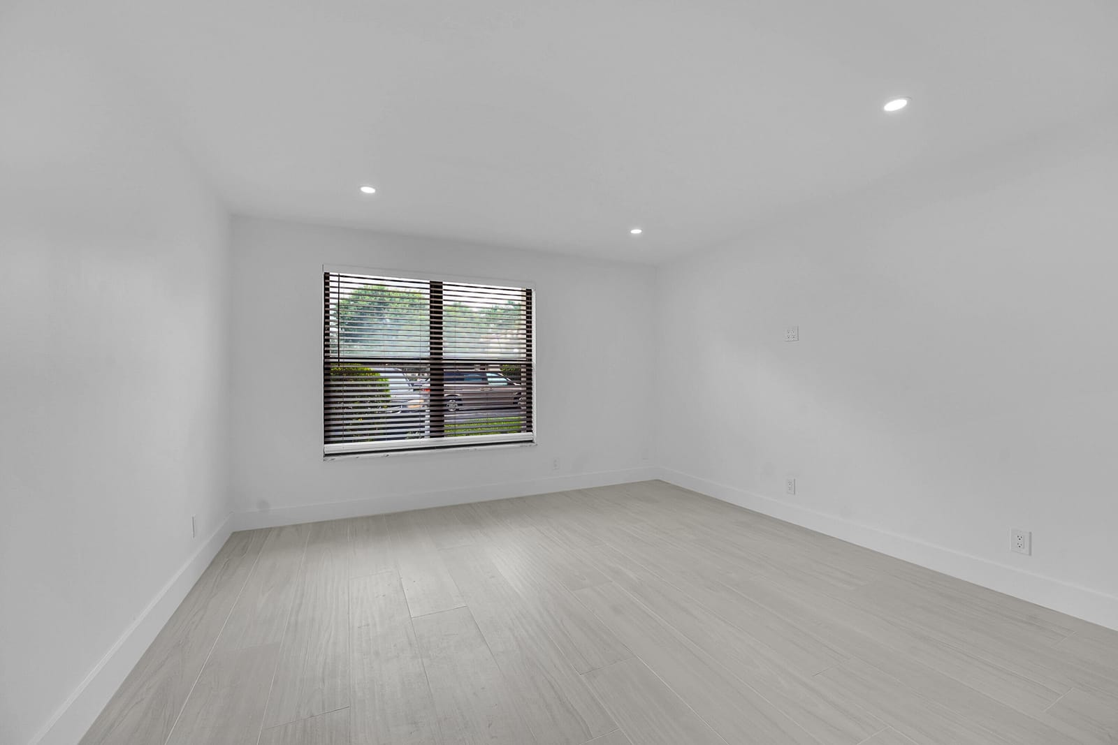 3373 LUCERNE PARK Drive — photo 10