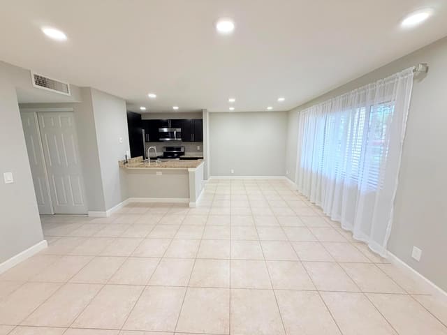 907 MEADOWS Circle, Boynton Beach, FL 33436