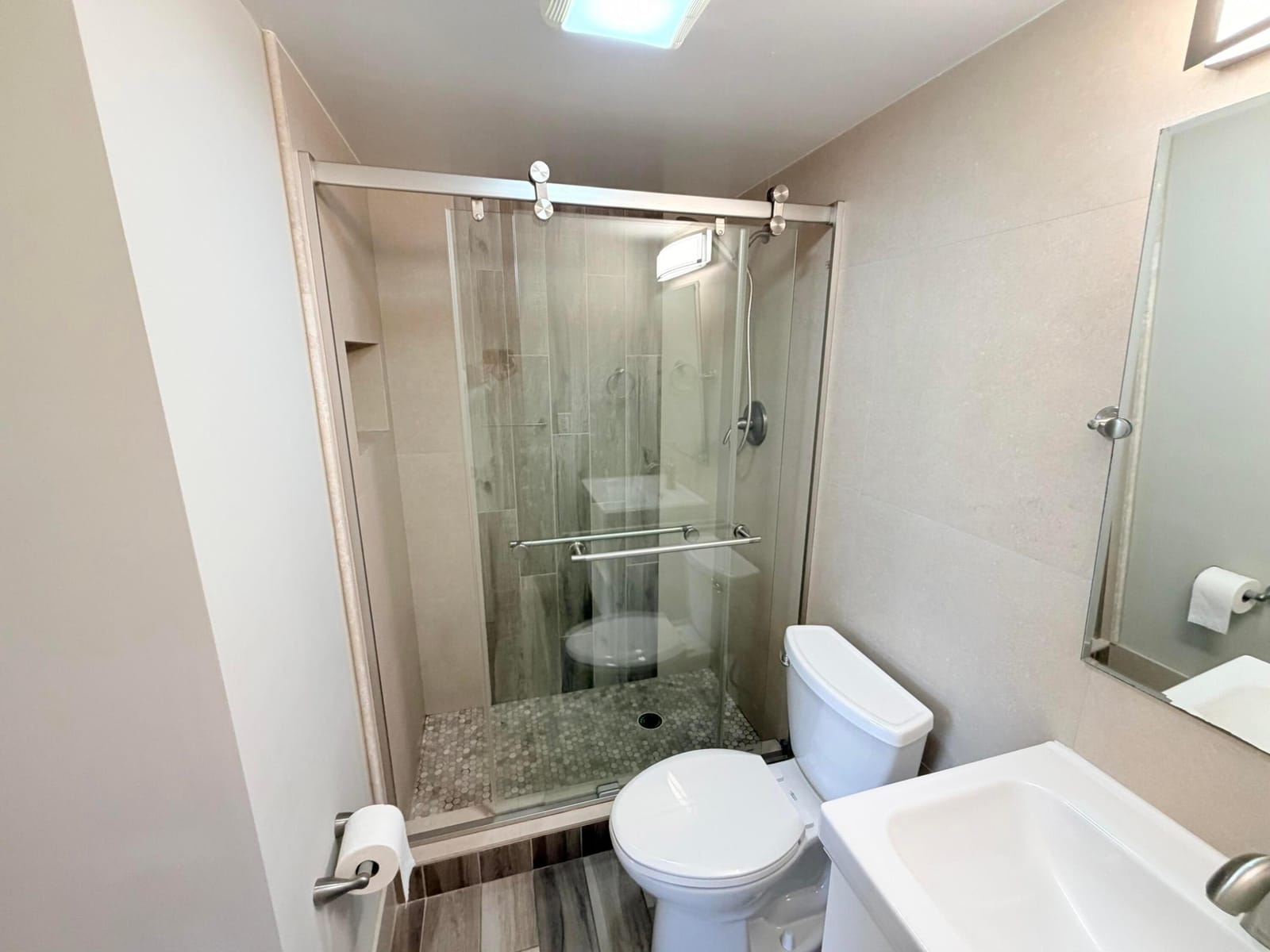907 MEADOWS Circle — photo 8