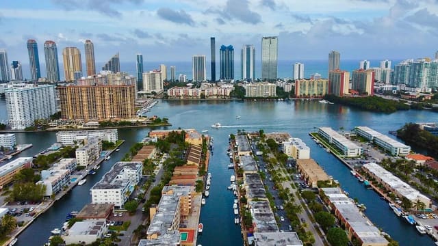 3716 NE 168th Street 305, North Miami Beach, FL 33160