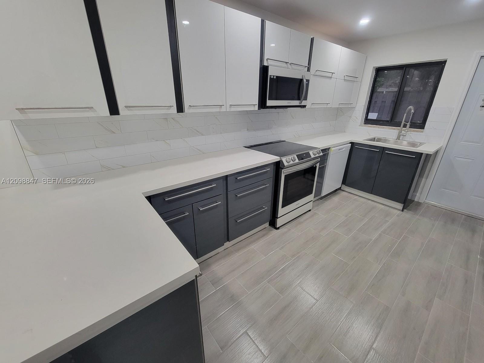 2300 SW 18th Terrace, Fort Lauderdale, FL 33315 photo 4