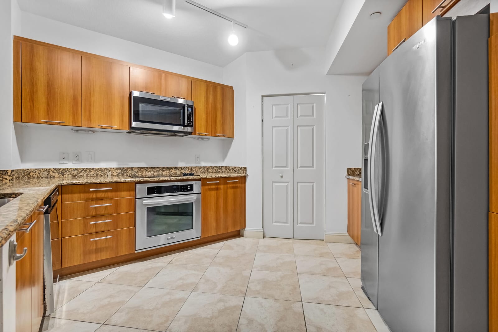 510 NW 84th Avenue 428 — photo 7