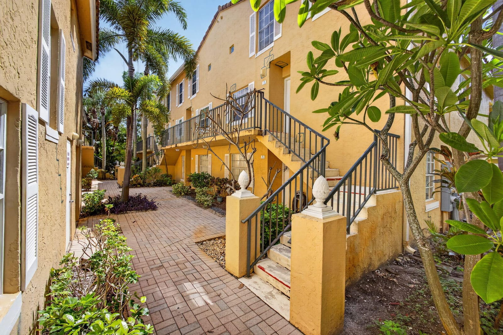 1120 Lake Shore Drive Unit 204, Lake Park, FL 33403 photo 2