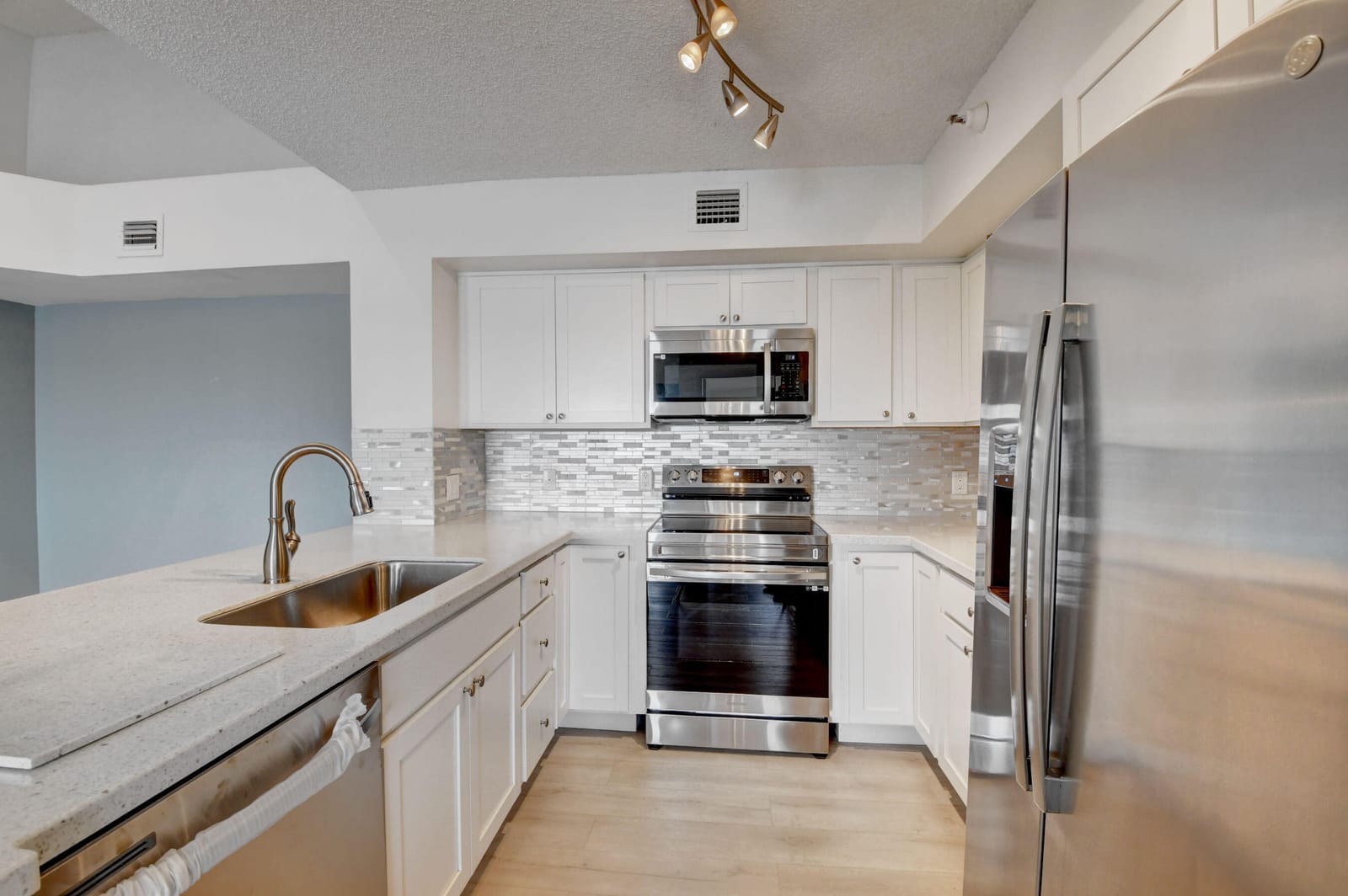180 Yacht Club Way 308 — photo 12