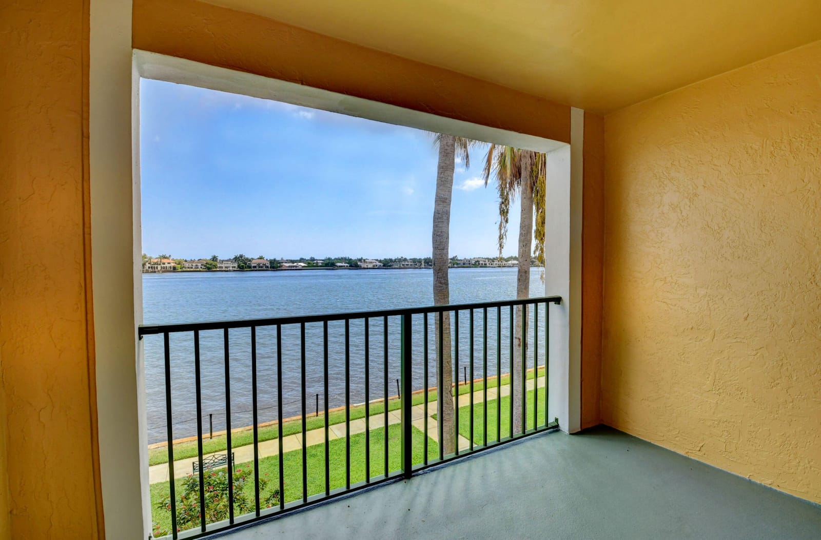 180 Yacht Club Way 308 — photo 3