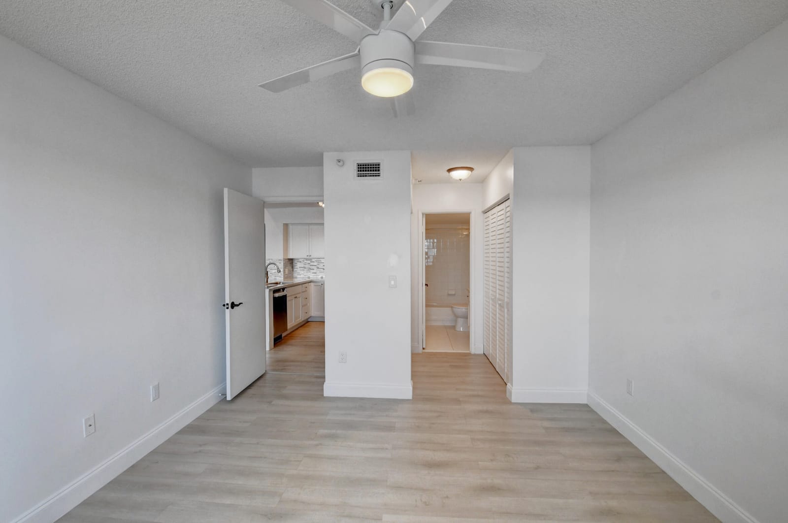 180 Yacht Club Way 308, Hypoluxo, FL 33462 photo 28
