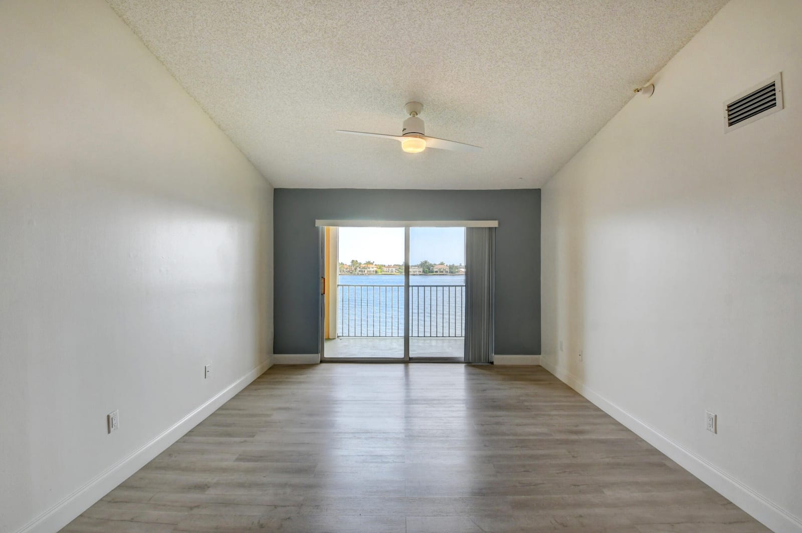 180 Yacht Club Way 308 — photo 9