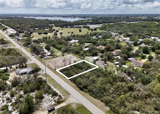 204 Hallmark Avenue, Lake Placid, FL 33852