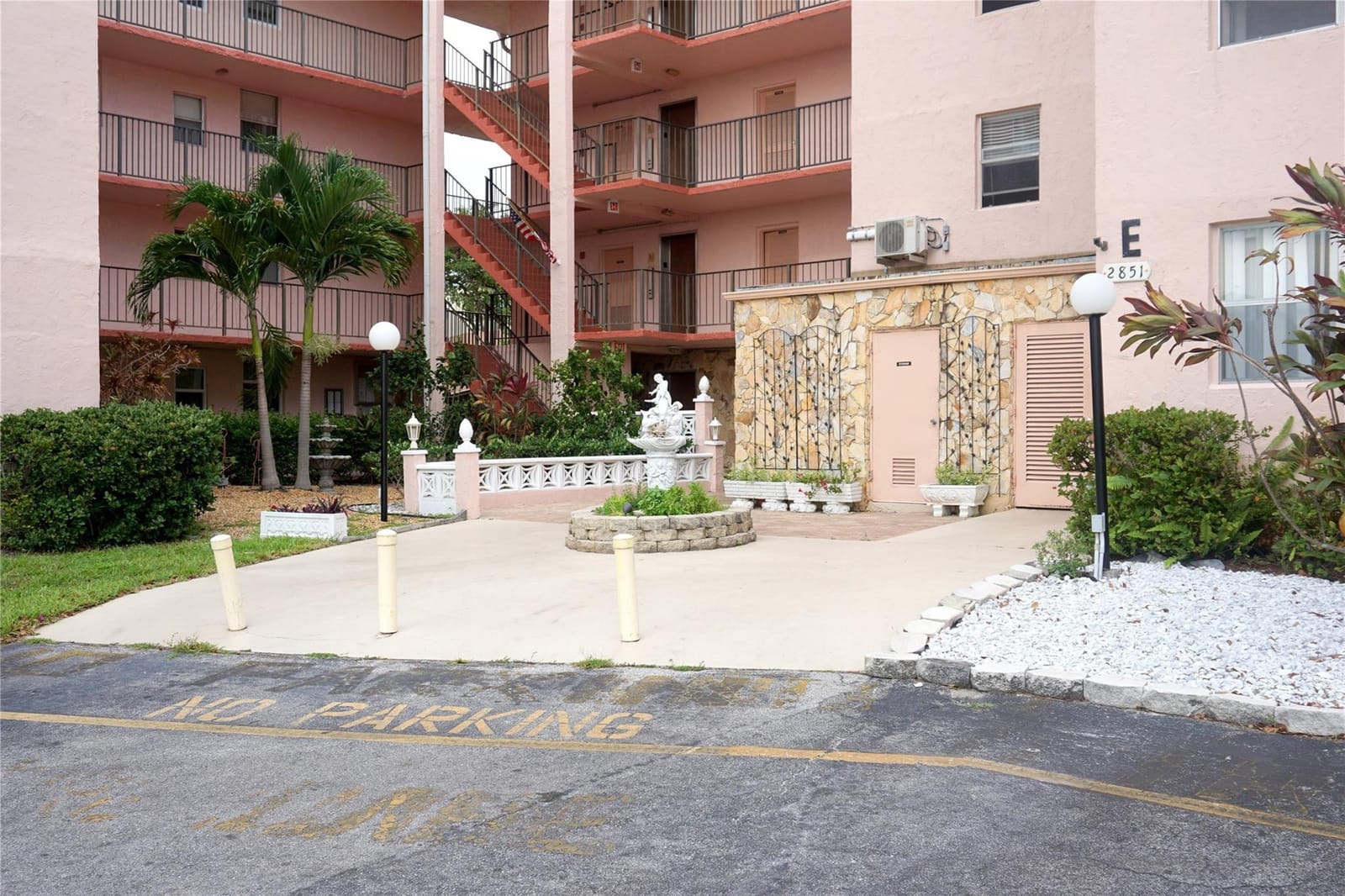 2851 SOMERSET Drive 207, Lauderdale Lakes, FL 33311 photo 1