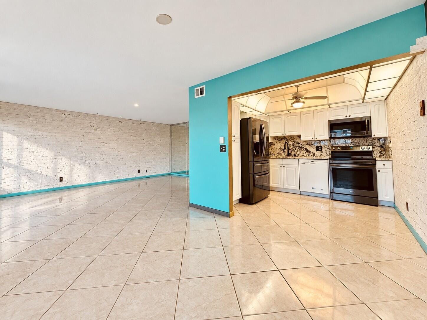 110 WELLINGTON B — photo 2
