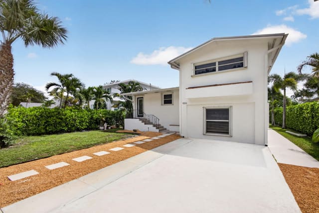 9106 SE VENUS Street, Hobe Sound, FL 33455