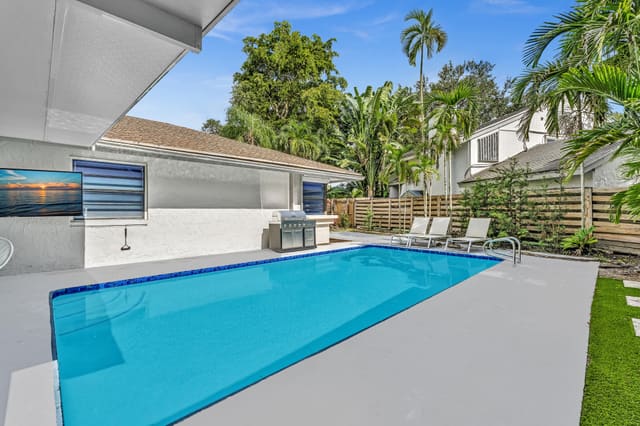136 GREENS Road, Hollywood, FL 33021