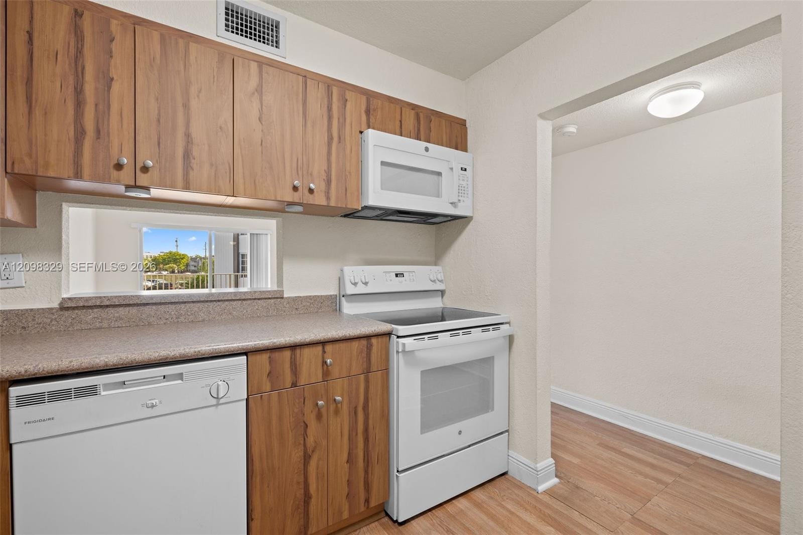 5241 Geneva Way 201, Doral, FL 33166 photo 6