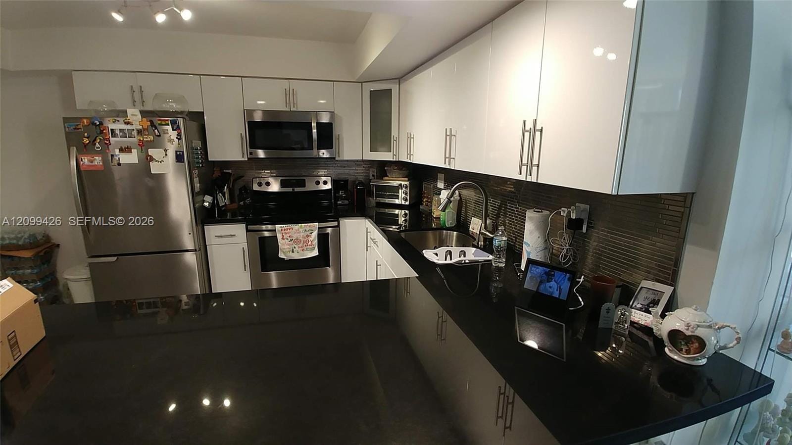 800 Parkview Drive 825, Hallandale Beach, FL 33009 photo 3