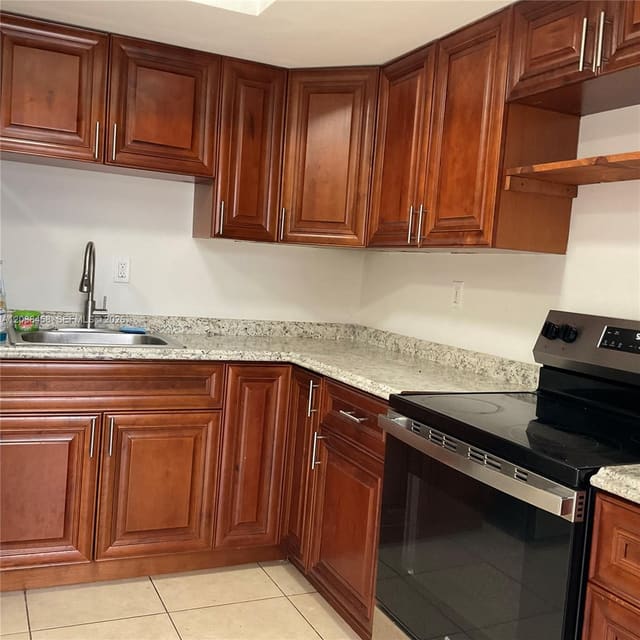 5530 SW 36th Street 1, West Park, FL 33023