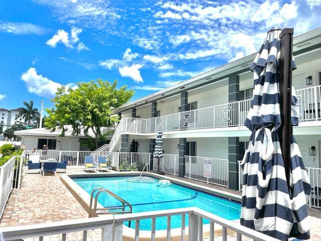 330 W Camino Real 7, Boca Raton, FL 33432